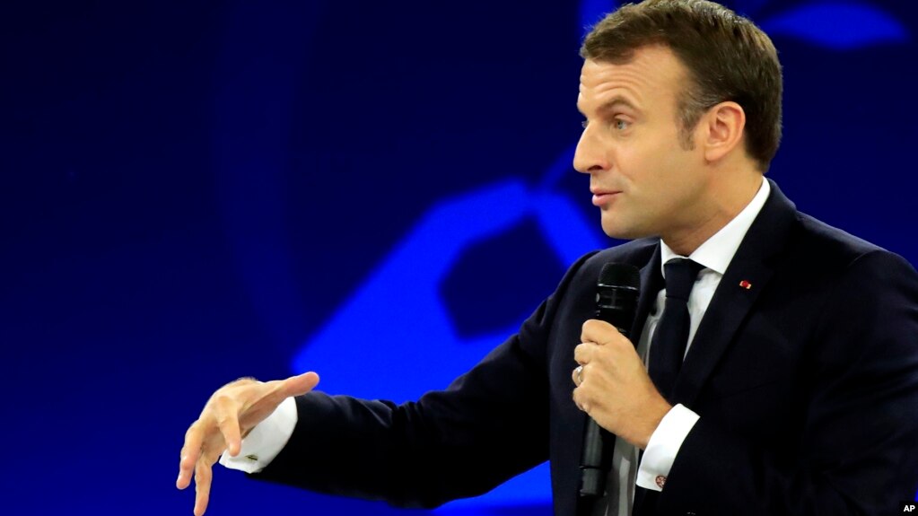 Presidenti francez Emmanuel Macron gjatë fjalës në çelje të Forumit për Paqen