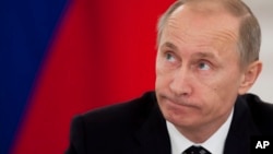 Tổng thống Nga Vladimir Putin nhắc nhở Ukraina rằng họ còn nợ những ngân hàng của Nga 30 tỉ đô la