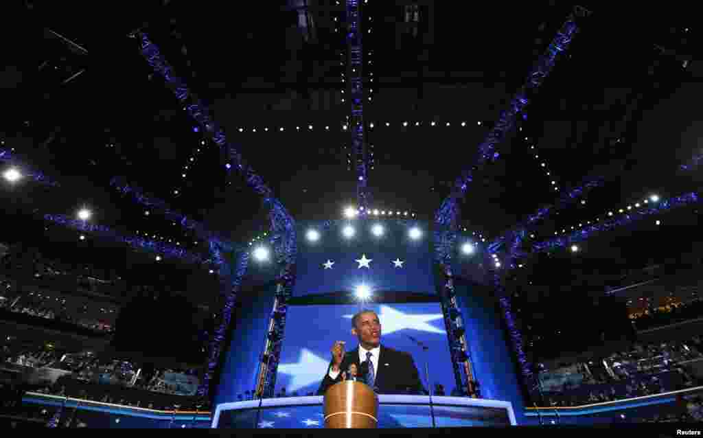U.S. President Barack Obama acknowledges applause while addressing the final session of the Democratic National Convention in Charlotte, North Carolina September 6, 2012. REUTERS/Jessica Rinaldi (UNITED STATES - Tags: POLITICS ELECTIONS) 