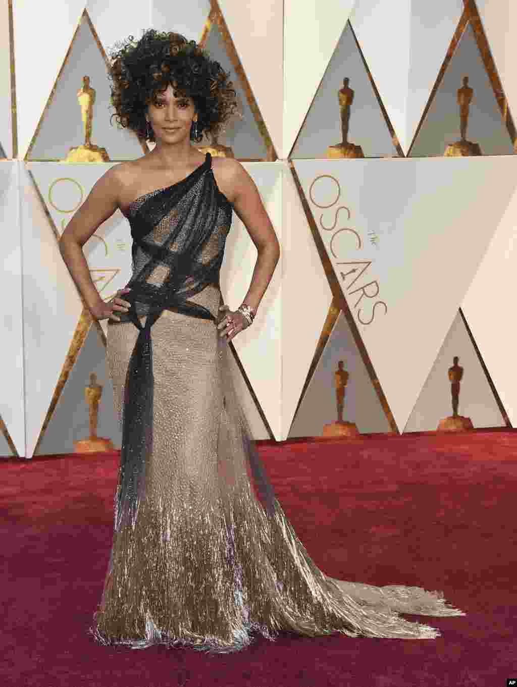 Halle Berry arrives at the Oscars on Sunday, Feb. 26, 2017, at the Dolby Theatre in Los Angeles. 