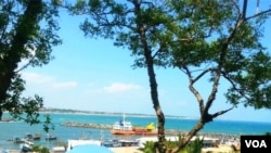 斯里蘭卡漢巴托塔港。 2017年12月9日，斯里蘭卡政府正式將漢班托塔港租界給中國。 （美國之音朱諾拍攝，2016年1月3日）