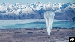 Los globos lanzados por Google flotan a 20 km de la tierra y están diseñados para permanecer en el aire por más de tres meses.
