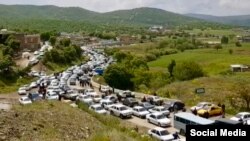 Iranian Kurds from the northwestern city of Baneh drive to a nearby mosque, May 4, 2018, for Friday prayers led by an imam who supports their 20-day-old protest.