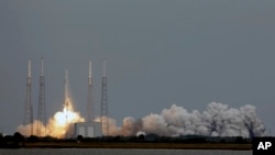 The Falcon 9 SpaceX rocket lifts off from launch complex 40 at the Cape Canaveral Air Force Station in Cape Canaveral, Florida, Mar. 1, 2013. 