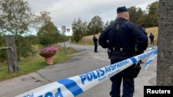 지난해 10월 미-북 핵 협상이 열린 스웨덴 리딘고의 '빌라 엘비크 스트란드'에서 경찰이 입구를 통제하고 있다.