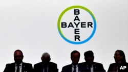 Rapat tahunan pemegang saham Bayer di kota Bonn, Jerman, 25 Mei 2018 lalu (foto: ilustrasi). Bayer mengakuisisi perusahaan Monsanto dengan $63 miliar . 