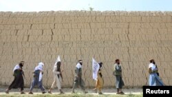 Procession des talibans dans le district de Ghanikhel de la province de Nangarhar, en Afghanistan, le 16 juin 2018.