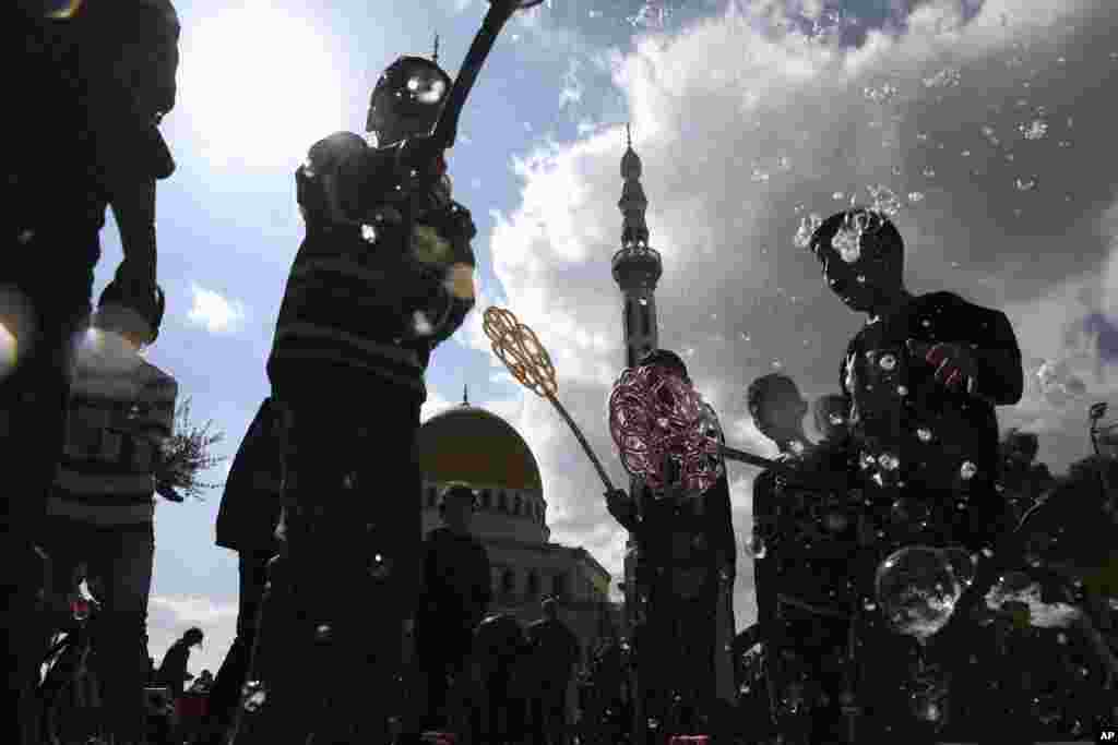 Israeli Arab children play with soap bubbles during a protest against U.S. President Donald Trump&#39;s Middle Eeast plan, in the Israeli Arab town of Jaljulia, Israel.