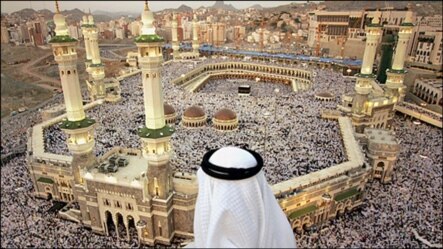 Dinbin masu ibada kenan a Masallacin Ka'aba da ke birnin Makkah.