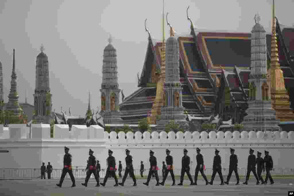 Thai policemen patrol outside Grand Palace where the body of the late King Bhumibol Adulyadej is enshrined, Bangkok, Thailand, Wednesday, Oct. 25, 2017. Thailand on Wednesday began an elaborate five-day funeral for King Bhumibol. (AP Photo/Wason Wanichakorn)