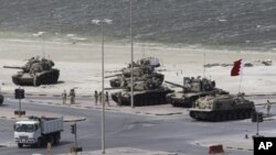 Les forces de sécurités se déploient à la Place de la Perle, Bahreïn