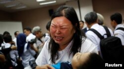 Scena sa aerodroma u Džakarti gde su članovi porodica žrtava obavešteni o padu aviona Boing 737 MAX, 5. novembar 2018.