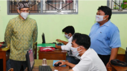 Mendikbudristek Nadiem Anwar Makarim meninjau pelaksanaan Asesmen Nasional di salah satu sekolah di Yogyakarta, pada 14 September 2021. (Foto: Courtesy Kemendikbudristek)