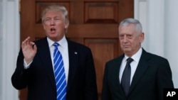 도널드 트럼프 미국 대통령 당선인(왼쪽)과 제임스 메티스 국방장관 지명자.