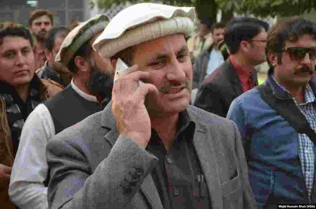 پاکستان کی قومی ائیر لائن پی آئی اے کے گر کر تباہ ہونے والے مسافر طیارے میں سوار افراد کی لاشوں کی شناخت کا عمل جاری ہے۔