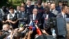 Le ministre français de l'Intérieur, Gérard Collomb répond aux journalistes après une attaque au couteau à Trappes, à l'ouest de Paris, le 23 août 2018.