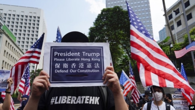 抗议者星期天（2019年9月8日）游行前往美国驻香港总领事馆。美联社摄