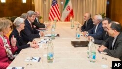 Delegasi AS (kiri) dan delegasi Iran mengakhiri pembicaraan nuklir tiga hari di Swiss, Rabu (4/3).