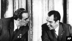 Американскиот претседател Ричард Никсон со советскиот колега Леонид Брежњев во 1973-та