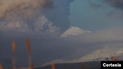 El volcán Pavlof en Alaska hizo erupción anteriormente en 2013.