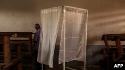 Eleitor vota na República do Congo (Foto de Arquivo)