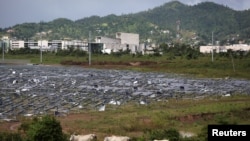 Paneles solares destruidos por el huracán María en septiembre de 2017, en Maunabo, Puerto Rico. Enero 27, de 2018. 
