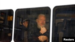 Girtina Assange - London