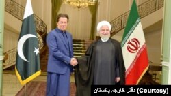 PM Pakistan Imran Khan bertemu Presiden Iran Hassan Rouhani di Teheran, Minggu (13/10). 