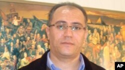 رهزا مهنوچههری: پێشبینیهکان بۆ ساڵی 2012