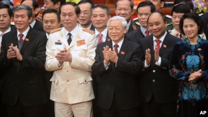 Ông Trần Đại Quang cùng các quan chức Việt Nam tại Đại hội Đảng 12 đầu năm 2016.