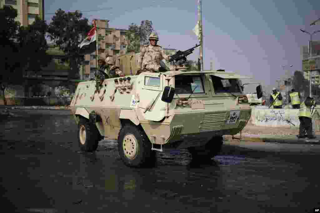 Egyptian Army soldiers stand guard outside the Rabaah al-Adawiya mosque, Nasr City, Cairo, August 16, 2013.