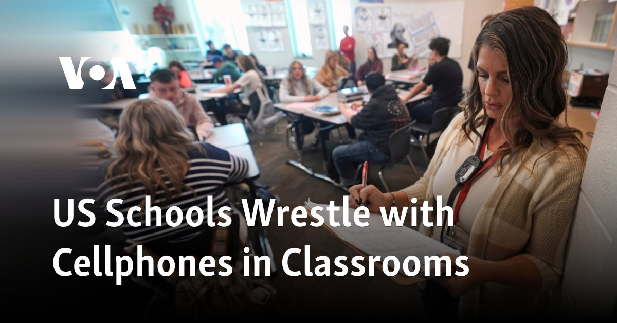 US Schools Wrestle with Cellphones in Classrooms