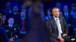 Predsednik Barak Obama učestvuju na forumu u Ferfeksu, u Virdžiniji