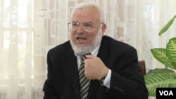 Ketua parlemen Palestina dari kelompok Hamas, Aziz Dweik (foto: dok).
