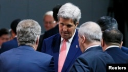 U.S. Secretary of State John Kerry speaks with fellow delegates at the start of the second plenary session of the Nuclear Security Summit in Washington, April 1, 2016.