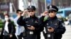 2018年4月3日，警察在中国河南省洛阳市展示他们的智能眼镜。