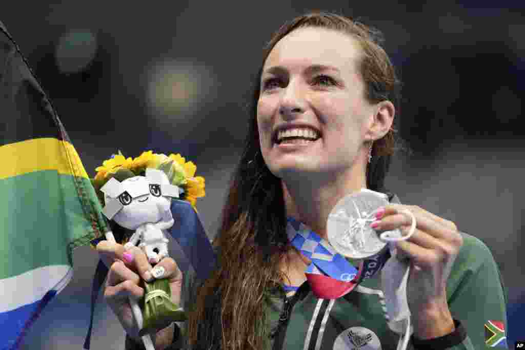 Tatjana Schoenmaker wa Afrika Kusini anyakua medali ya almasi kwenye uwogeleaji wa mita 100.