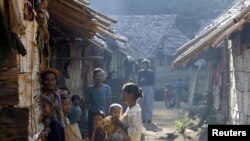 ထိုင်းမြန်မာနယ်စပ်ရှိ မြန်မာဒုက္ခသည်များ