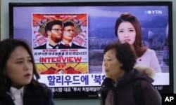 Các nhà hoạt động dự định thả các DVD bộ phim hài "The Interview" nói về âm mưu giả tưởng nhằm ám sát lãnh tụ Bắc Triều Tiên Kim Jong Un, cùng với 500.000 truyền đơn tuyên truyền ngang qua khu vực phi quân sự.