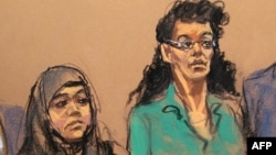 FILE- courtroom sketch, defendants Noelle Velentzas (l) and Asia Siddiqui, appear at federal court in New York. The two women arrested last month for plotting to build a homemade bomb and wage jihad in New York City pleaded not guilty, May 7, 2015.