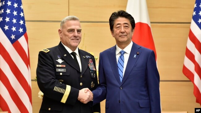 美國參謀長聯席會議主席米利上將11月12日在東京與日本首相安倍晉三舉行會晤。
