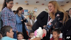 Lohan ha estado visitando familias de refugiados e instalaciones en toda Turquía en las dos últimas semanas.