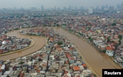 Kawasan banjir di sekitar Sungai Ciliwung, Jakarta 2 Januari 2020. (Antara Foto/Nova Wahyudi/ via REUTERS )