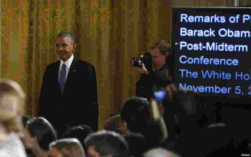 U.S. President Barack Obama arrives for a news conference in the East Room of the White House in Washington, Nov. 5, 2014. 