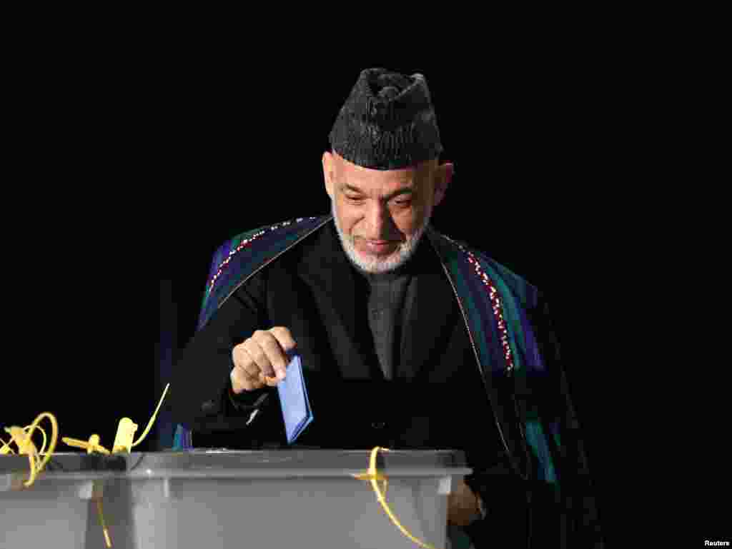 صدر حامد کرزئی تیسری مدت کے لیے صدارتی انتخاب میں حصہ نہیں لے سکتے۔
