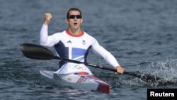 Atlet dayung Inggris, Ed Mckeever memenangkan medali emas dalam final lomba kayak nomor kayuh tunggal (K1) 200 meter di Eton Dorney, Olimpiade London 2012 (11/8). 