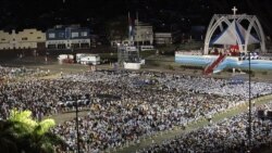 Una multitud se reunió en la Plaza de la Revolución en Santiago de Cuba, para la misa campal del papa Benedicto XVI, pero muchos disidentes no pudieron asistir. (AP)