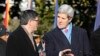 Ngoại trưởng John Kerry nói chuyện với Bộ trường Tài chính Mỹ Jack Lew tại Tòa Bạch Ốc, 11/2/2014