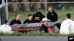 Officials investigate the scene where a suspect in a series of bombing attacks in Austin blew himself up as authorities closed in, Wednesday, March 21, 2018, in Round Rock, Texas. (AP Photo/Eric Gay)