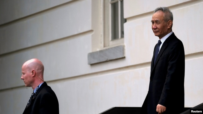 中国副总理刘鹤离开美国贸易代表办公室。(2019年5月9日)